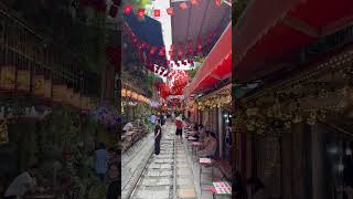 The Famous train street of Hanoi.. I did not think of going further #funnytourism