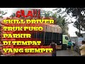 Luar Biasa Skill Driver Truk Fuso Parkir Di Tempat Yang Sempit