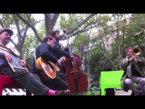 Time Rag half-band at Herrfurtplatz Markt - georgia cabin