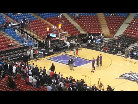 Little kid beats Dwight Howard one-on-one with a unique move