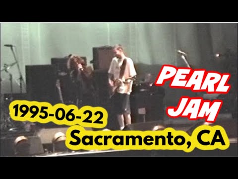 Pearl Jam 1995 Tour  07-08 Milwaukee, WI