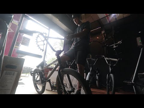 Syafiq Norzazlan setup frame BMX baru Subrosa Flight Rim Nakamura Signature di The Curb BMX shop