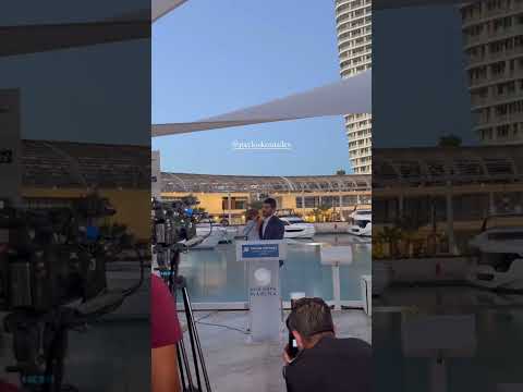 ilovestyle.com - Ο Παύλος Κοντίδης αγκαλιά με τον γιο του στην εκδήλωση προς τιμή του