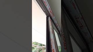 บานเปิดคู่แบบไม่มีเสากลาง