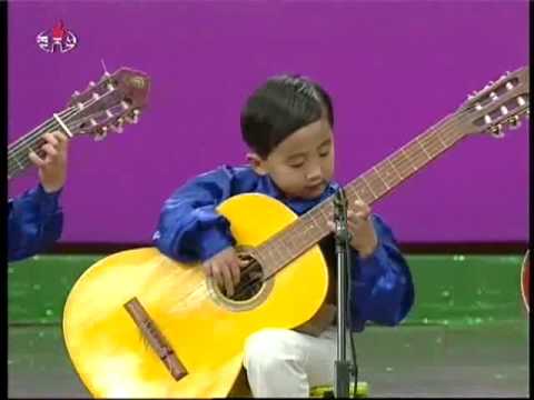 נגני גיטרה צעירים מצפון קוריאה בביצוע מרשים במיוחד