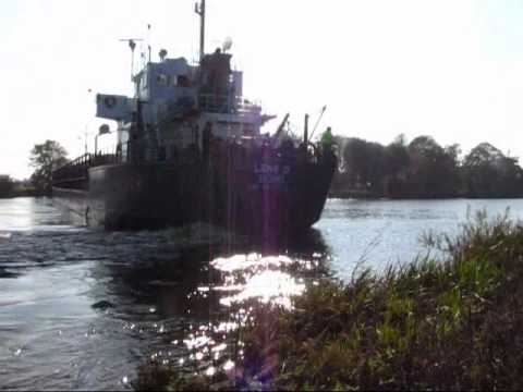 Vorbeifahrt Wende Anlegen coaster Kümo M/S Lene D IMO: 8611013 auf der Hunte In Oldenburg