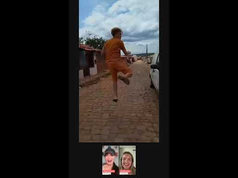 The Moment LIVE w/ Emily Stewart 📱