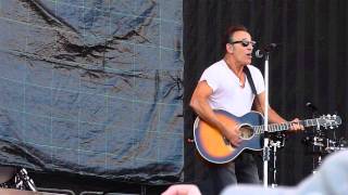 Bruce Springsteen plays &quot;Girls In Their Summer Clothes&quot; at the pre-show, Cork.
