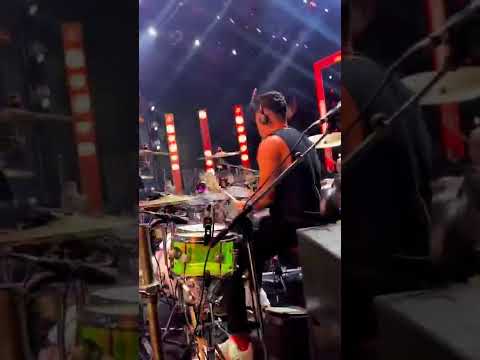 Rod Balla na batera no tbt do safadão 2 puxa R10 "empinadinha"