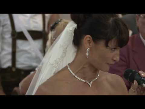 Braut singt spontan "Vater unser" in der Kirche