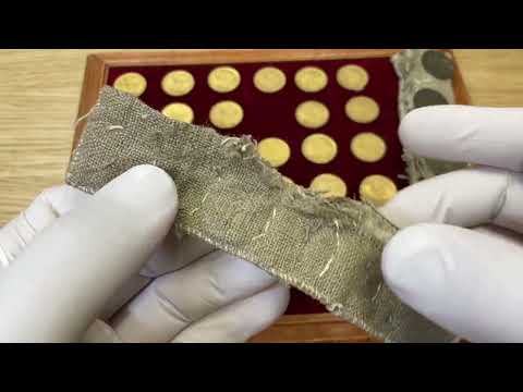 Złote 5-rublówki zaszyte w mankietach - oryginalny sposób chowania zaskórniaków na czarną godzinę