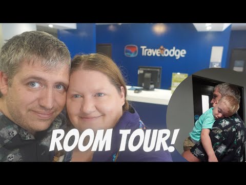 GATWICK TRAVELODGE | ROOM TOUR , WE STAYED IN THE CLEANEST ROOM ?