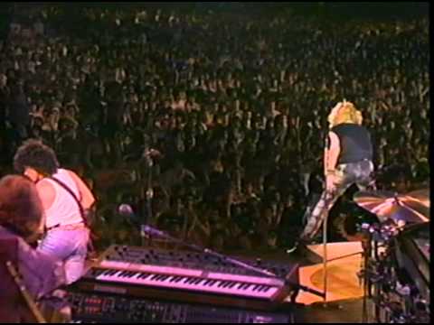 Hall & Oates - Adult Education (Live)