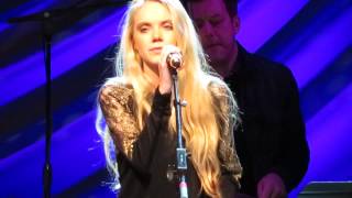 Danielle Bradbery singing "My Day"