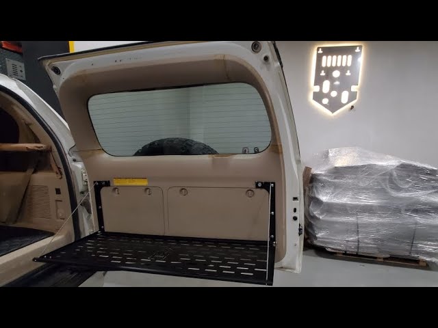 طاولة خدمة للسيارة