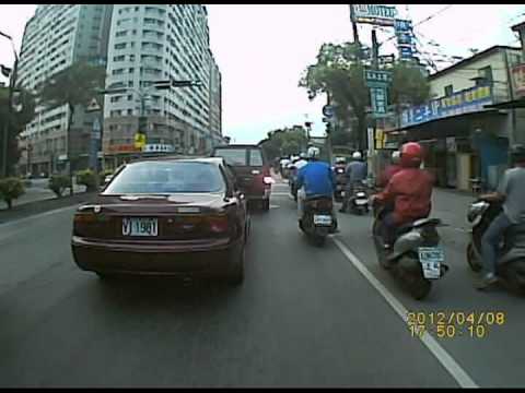 1010409 Kaohsiung City Zhong'an Road e Gaofeng Road Exit Acidente com veículo