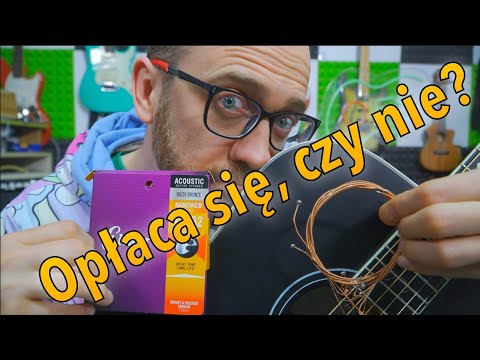 Czy w taniej gitarze akustycznej opłaca się wymienić fabryczne struny?