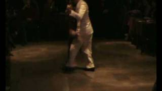 Luciano Donda e Cinzia Lombardi ballano al porteno y bailarin