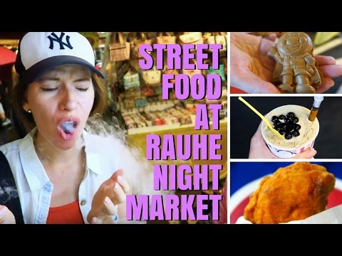 外國人逛台灣夜市吃小吃，看得口水都快流下來了！ (Taiwan Night Market - Eating Taiwanese Street Food in Taipei along Raohe Street)