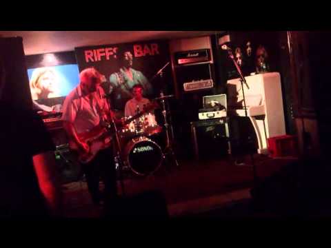 2 Sick Monkeys ~ What Do You Know ~ Live @ Riffs Bar Swindon ~13/09/13