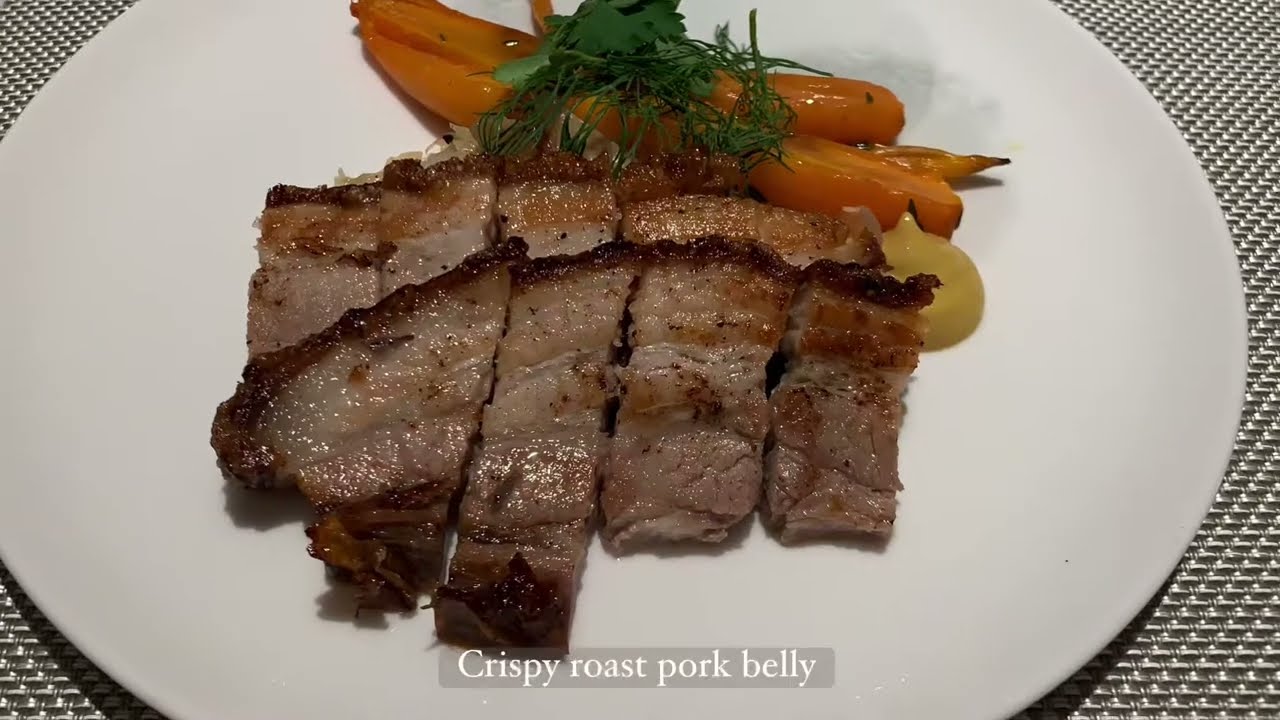 The Qantas Singapore Lounge thumbnail
