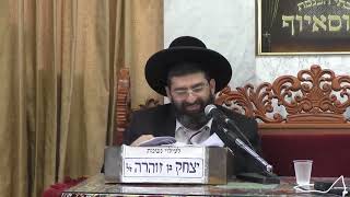 הרב אייל עמרמי • מעלת השירה (בית הכנסת מוסאיוף - ערוץ חדש) - התמונה מוצגת ישירות מתוך אתר האינטרנט יוטיוב. זכויות היוצרים בתמונה שייכות ליוצרה. קישור קרדיט למקור התוכן נמצא בתוך דף הסרטון