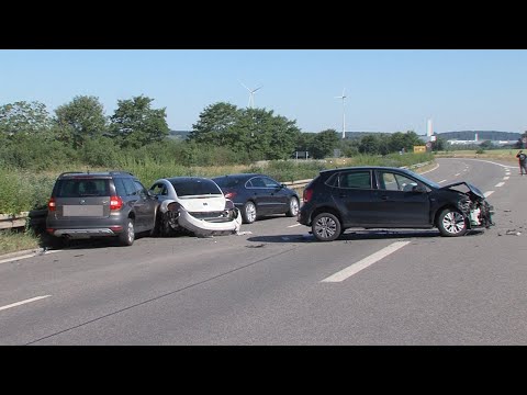 Massencrash durch Falschfahrer auf B93