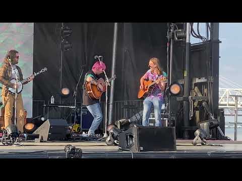 Billy Strings Sit-in: Back on the Train (Phish), Bird Song (Grateful Dead)