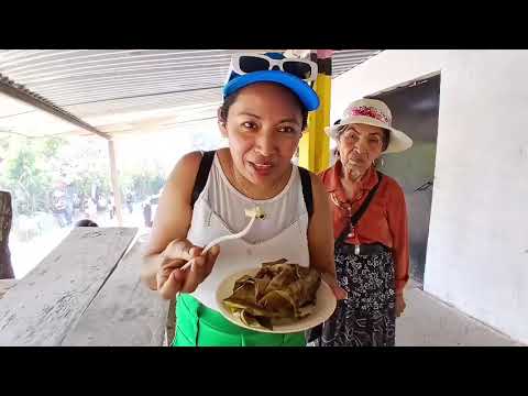 Probando el tamal de pezcado y pescado en al waiste en San José Costa Rica San emigdio La Paz