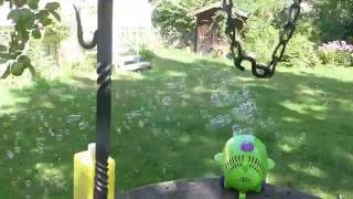 Infactory Seifenblasenmaschine Fliegerlook im Garten Werbevideo