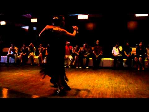 Milonga performance by Leonel y Florencia