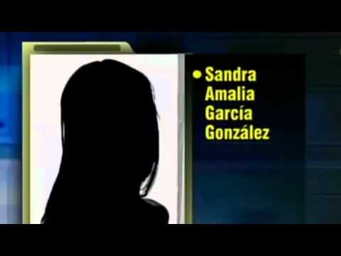 Edecan del Fraude de Melate  Sara Solorzano le hecha una manita a robar que ñiña tan bonita.