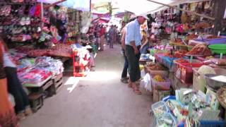 市場にて。ミャンマー高原の町ピンウールィン(Pyin Oo Lwin, Myanmar)