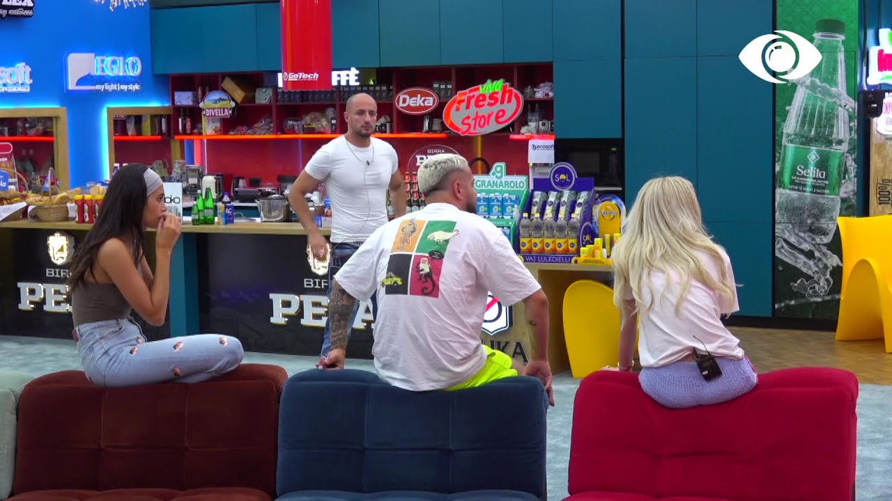 Banorët bisedojnë për personazhet që do zgjedhin