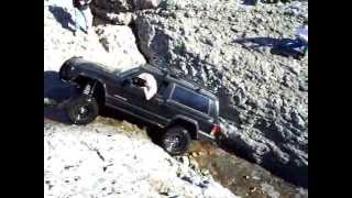 preview picture of video 'Jeep XJ rock crawling Little Blue in Disney, OK'