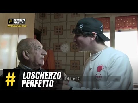 Affronti il pacco in istituto di bellezza di video Massaggio su eliminazione di rughe della persona