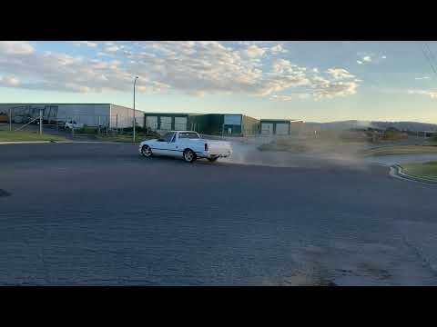Straight Piped Ford Falcon 4.0 xh ute skid/drift