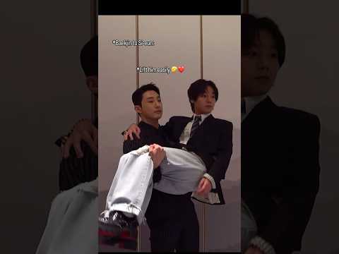 Baekjin easily carry Si-eun!🤣❓❤️they are more like bestie than enemies 🤏🏻 #youtubeshorts #shorts