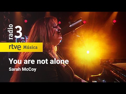 Videoclip de You Are Not Alone — Sarah McCoy