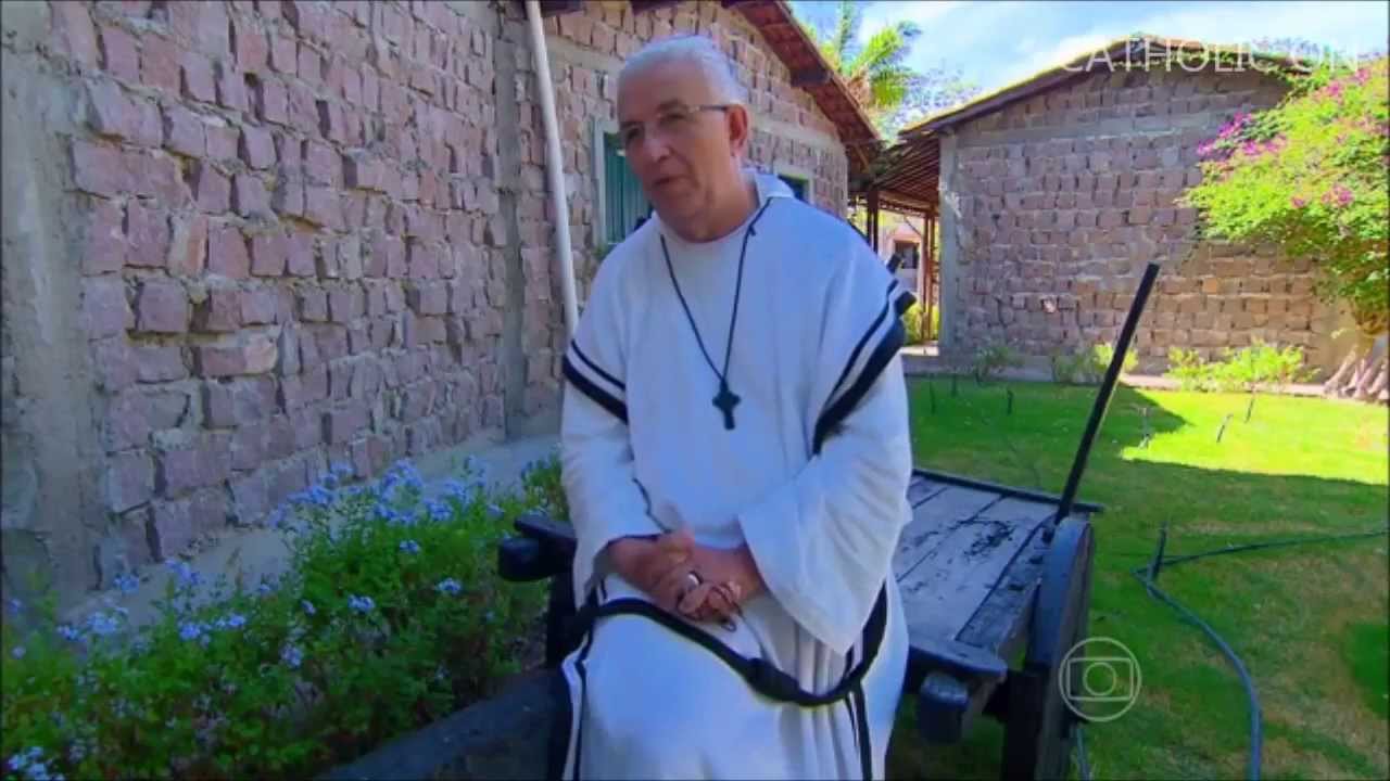 Conheça a história de Pe. Airton Freire da Rua do Lixo