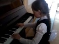 Аленка играет на пианино "Этюд Переменка" 