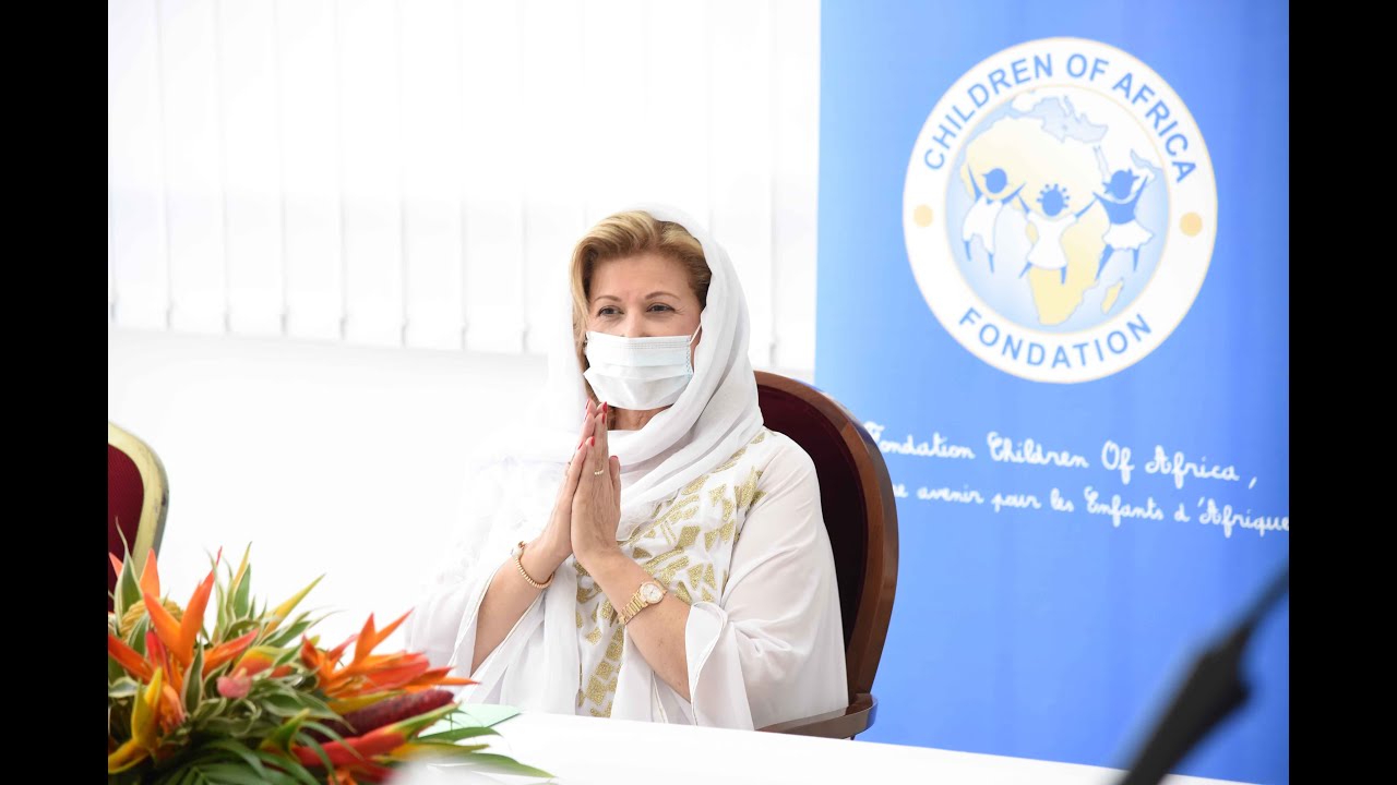 La Première Dame Dominique Ouattara a offert une ambulance au centre de santé urbain d’Ananguié