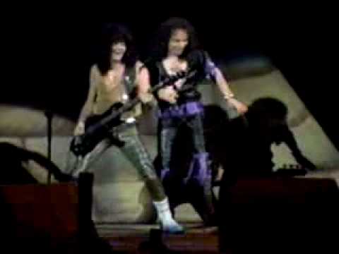 Dio - Don't Talk To Strangers (Live in Philadelphia) online metal music video by DIO