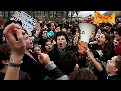 شاهد احتجاجات طلابية باريسية ضدّ سياسات الحكومة الفرنسية…