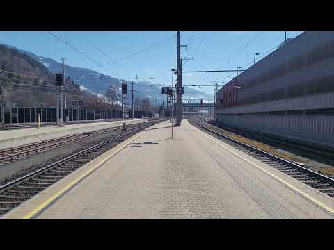 Einfahrt des EuroCity 112 "Blauer Enzian" am 12.03.2022 in Bischofshofen