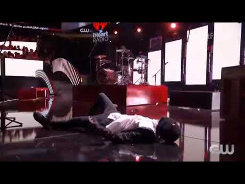 tyler joseph blacking out during heavydirtysoul