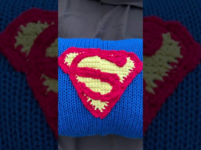 Vídeo relacionado con LolaPix Cojín Superhéroes Personalizado con Nombre. Regalo Friki. Varios Diseños a Elegir. Superman