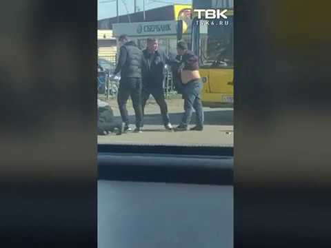 Драка водителей на дороге в Красноярске
