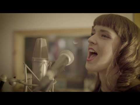 The Dreamrollers featuring The Dulcettes - As Long As I'm Moving