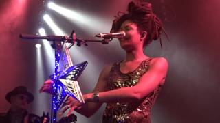 VALERIE JUNE .    Two hearts .  L 'Alhambra  . Paris